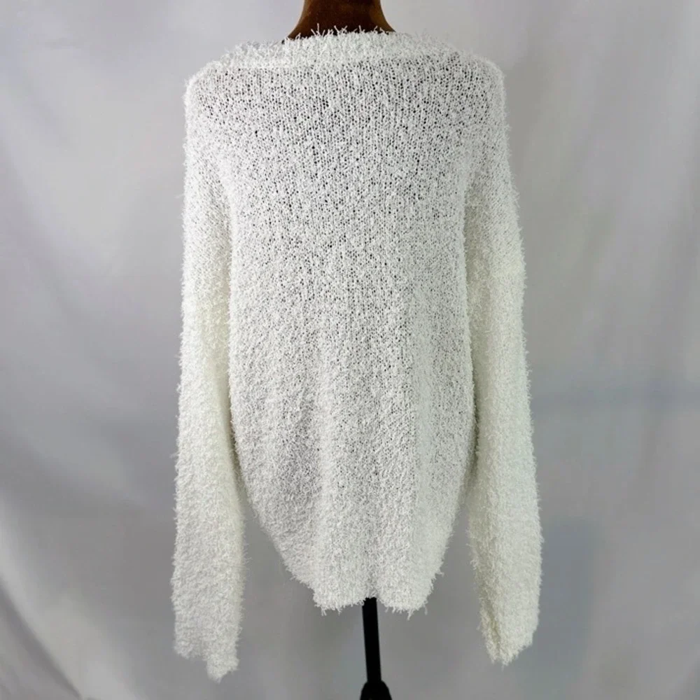 Doe & Rae Heart Eyelash Knit Sweater Womens Medium White Red Good Fuzzy Pullover
